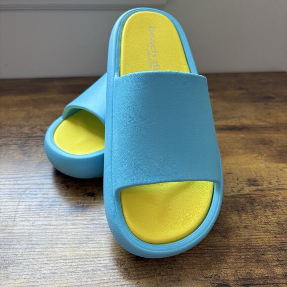 J SLIDES SQUISH Womens Sandals 8 Pool Slides Lightweight Turquoise Yellow New - Picture 1 of 11
